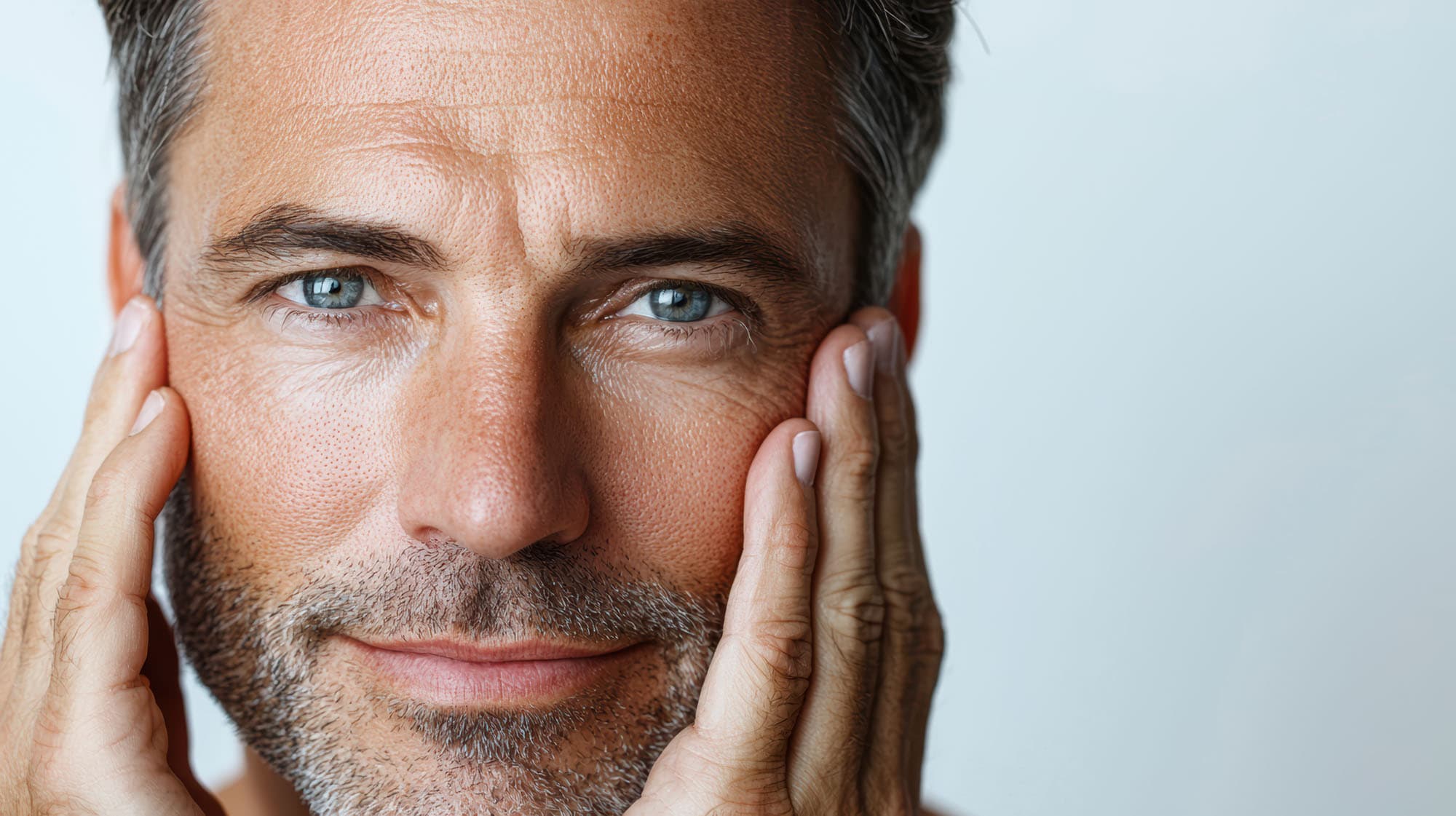Strakke huidverbetering en huidverjonging bij Glow Clinic mannen en vrouwen.