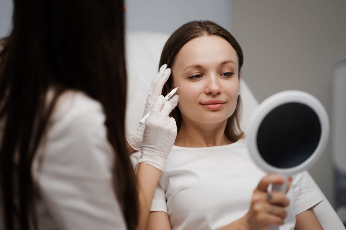 Strakke huidverjonging met huidboosters bij Glow Clinic.